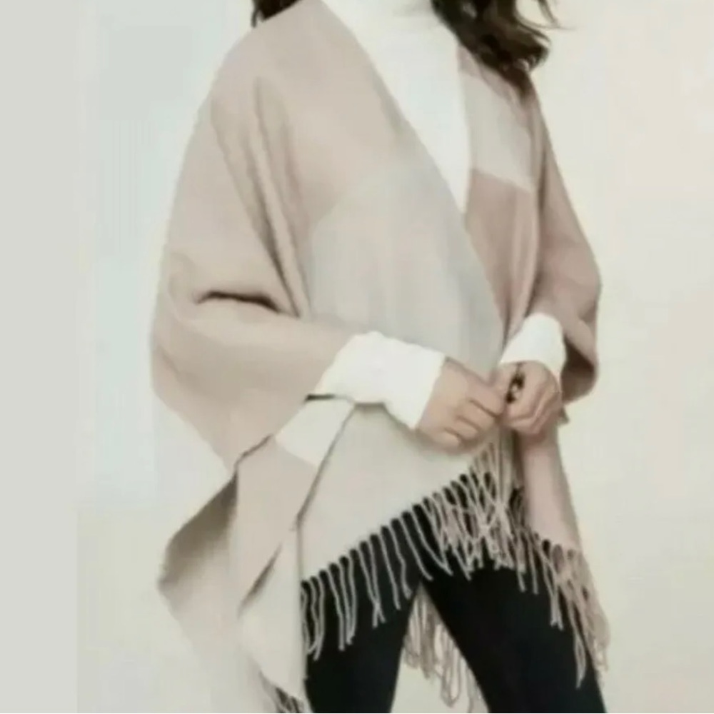 Soia & Kyo Anthropologie Pink Poncho Sweater Colorblock Fringe Neutrals Wrap